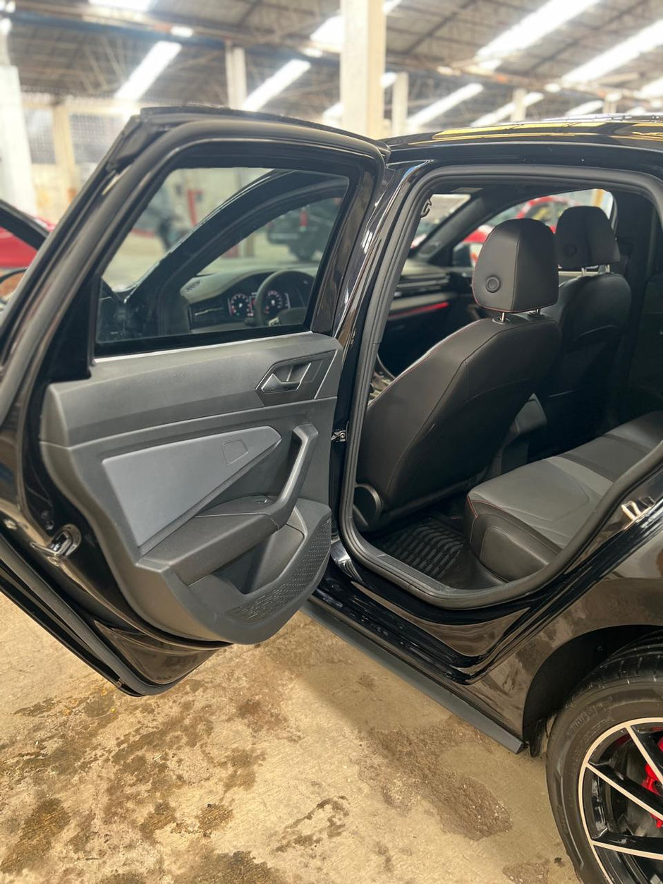 Nivel 3 - Jetta GLI Black Sentinel